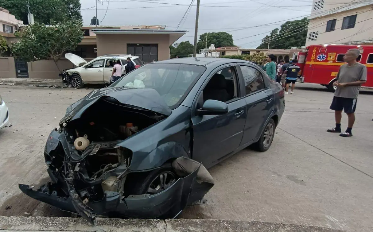 Encontronazo deja cinco personas lesionadas en la colonia Vicente Guerrero de Ciudad Madero Antonio Campos (4)